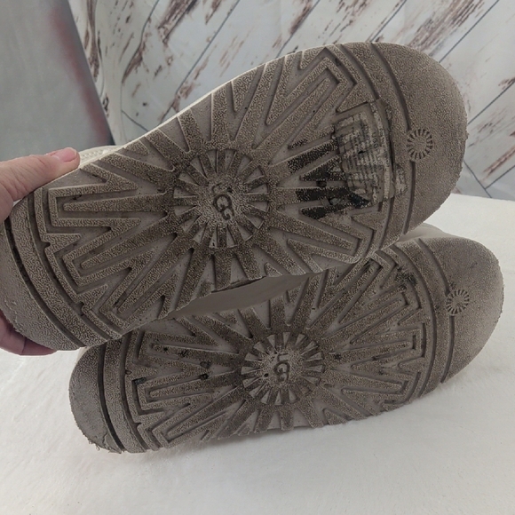 UGG Classic Mini Dipper Puffer Boot White Ceramic - Picture 7 of 9